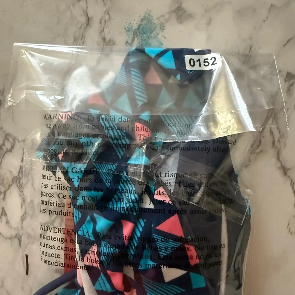 Girls NWT Size 14 Kanu Surf Bikini Top Style 5564 Print